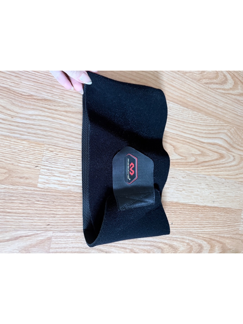 McDavid Adjustable Thigh Support Wrap – One Size, Blackbra